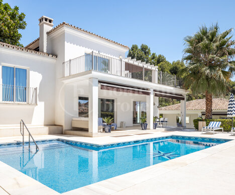 Casa Bruno, Renovated Villa situated in Cascada de Camoján Urbanización