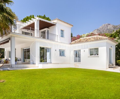 Casa Bruno, Renovated Villa situated in Cascada de Camoján Urbanización