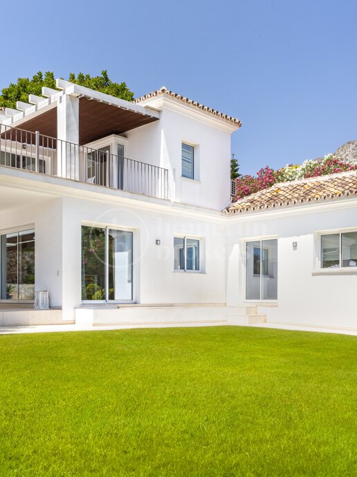 Casa Bruno, Renovated Villa situated in Cascada de Camoján Urbanización