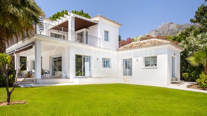 Casa Bruno, Renovated Villa situated in Cascada de Camoján Urbanización