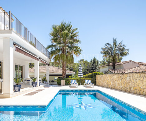 Casa Bruno, Renovated Villa situated in Cascada de Camoján Urbanización