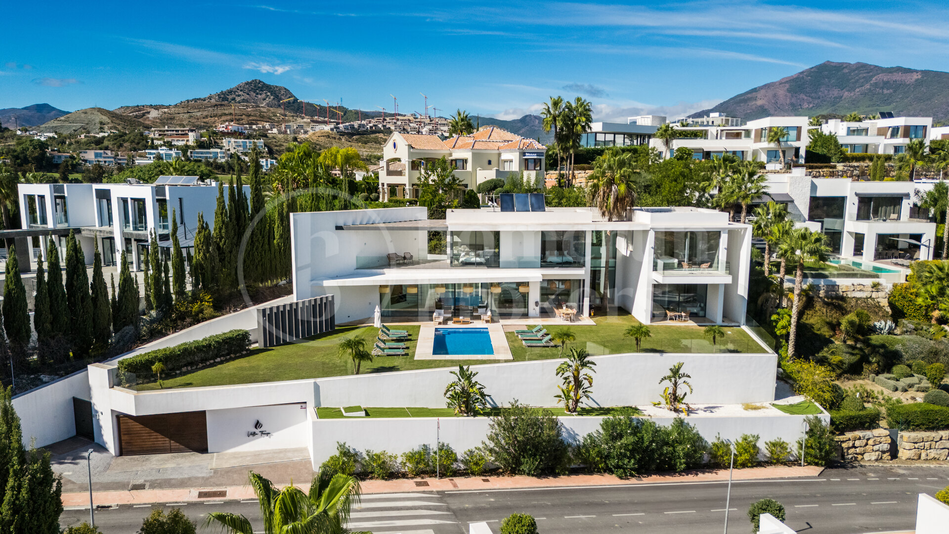 Villa Fuego - Villa with sea views in La Alqueria, Benahavis