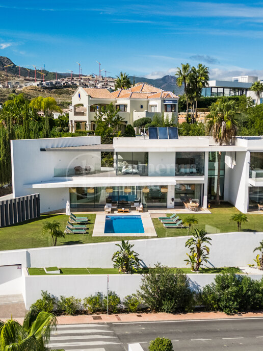 Villa Fuego - Villa with sea views in La Alqueria, Benahavis