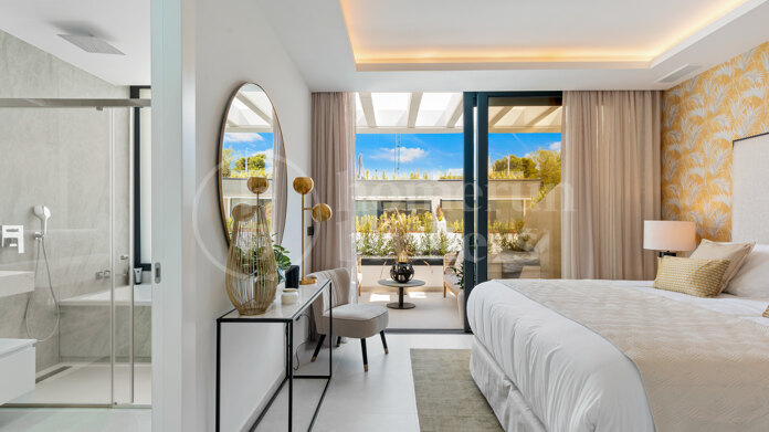 Townhouse Banus Bay - Contemporary Luxury steps from the beach in Puerto Banus