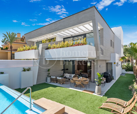 Townhouse Banus Bay - Contemporary Luxury steps from the beach in Puerto Banus