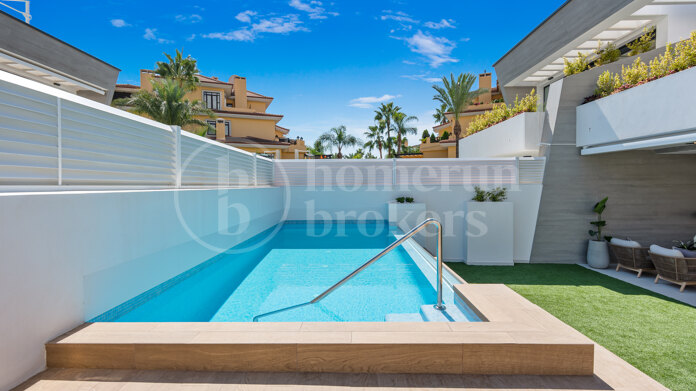 Townhouse Banus Bay - Contemporary Luxury steps from the beach in Puerto Banus