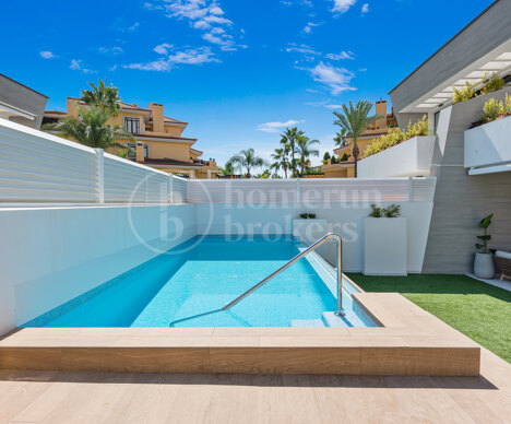 Townhouse Banus Bay - Contemporary Luxury steps from the beach in Puerto Banus