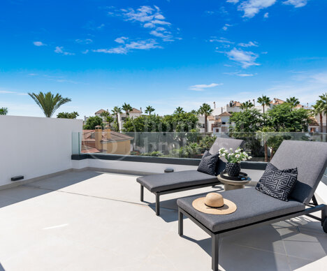 Townhouse Banus Bay - Contemporary Luxury steps from the beach in Puerto Banus