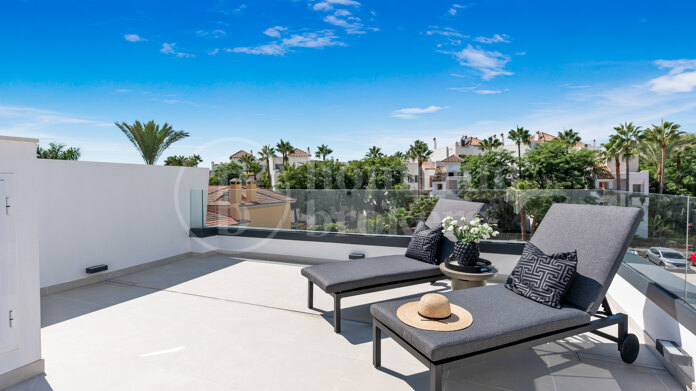 Townhouse Banus Bay - Contemporary Luxury steps from the beach in Puerto Banus