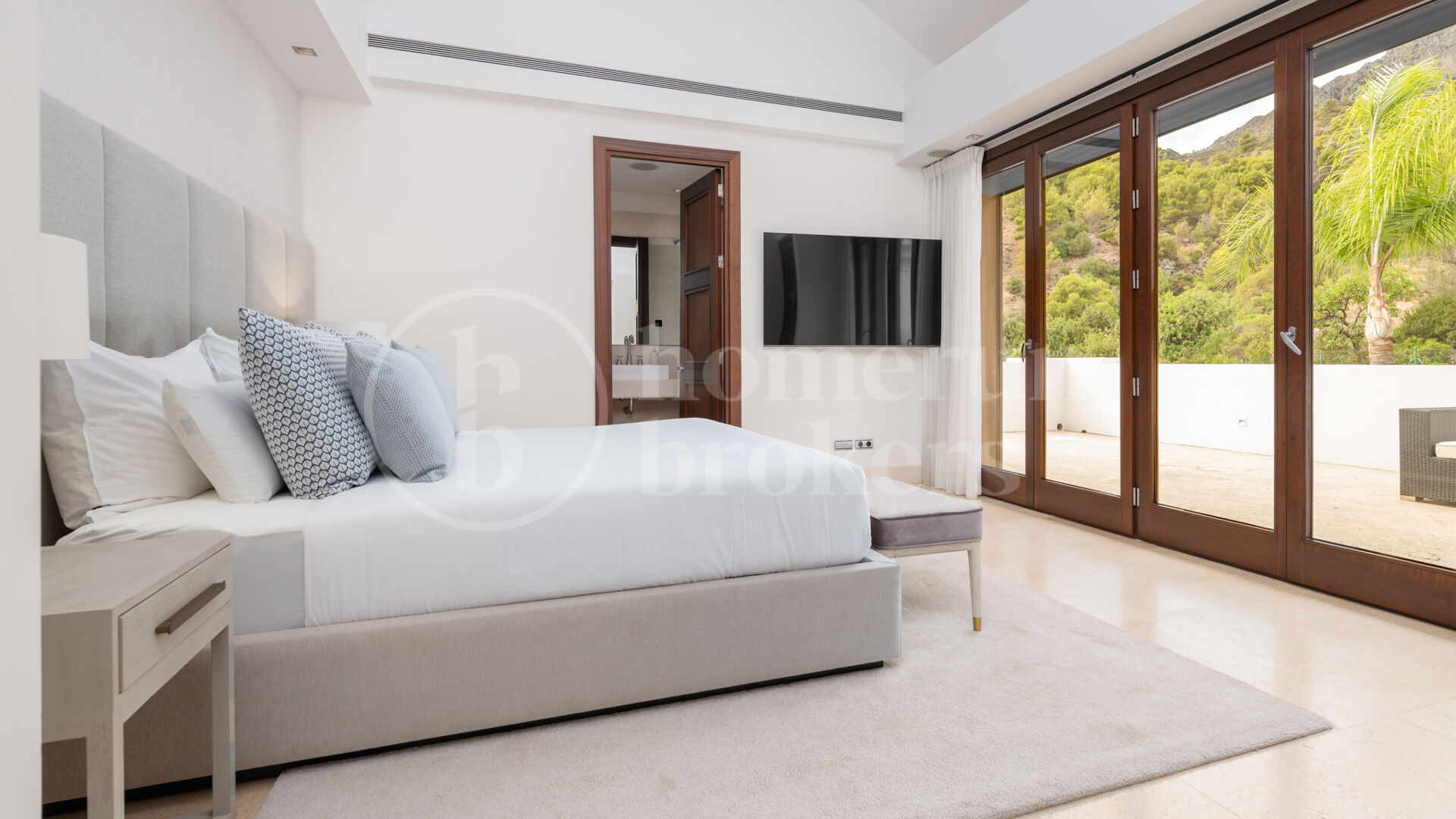 Villa Cascada de Camojan - Remarkable Estate in Gated Community
