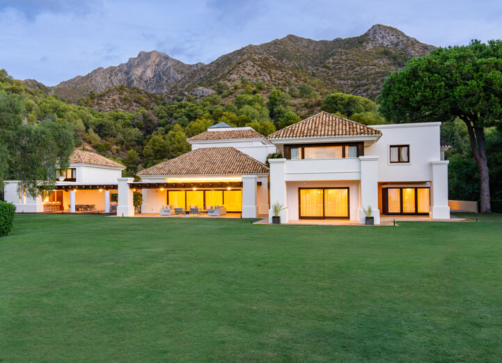 Luxury Casa For Sale In Cascada de Camojan