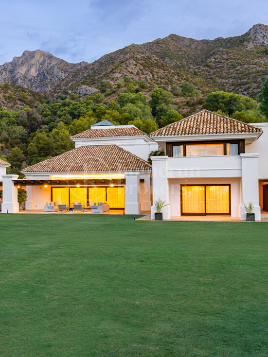 Villa Cascada de Camojan - Remarkable Estate in Gated Community