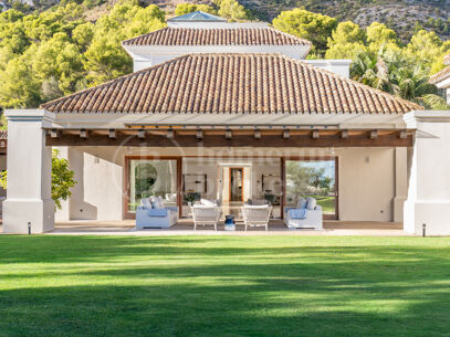 Villa Cascada de Camojan - Remarkable Estate in Gated Community