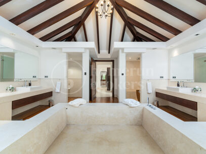 Villa Cascada de Camojan - Remarkable Estate in Gated Community