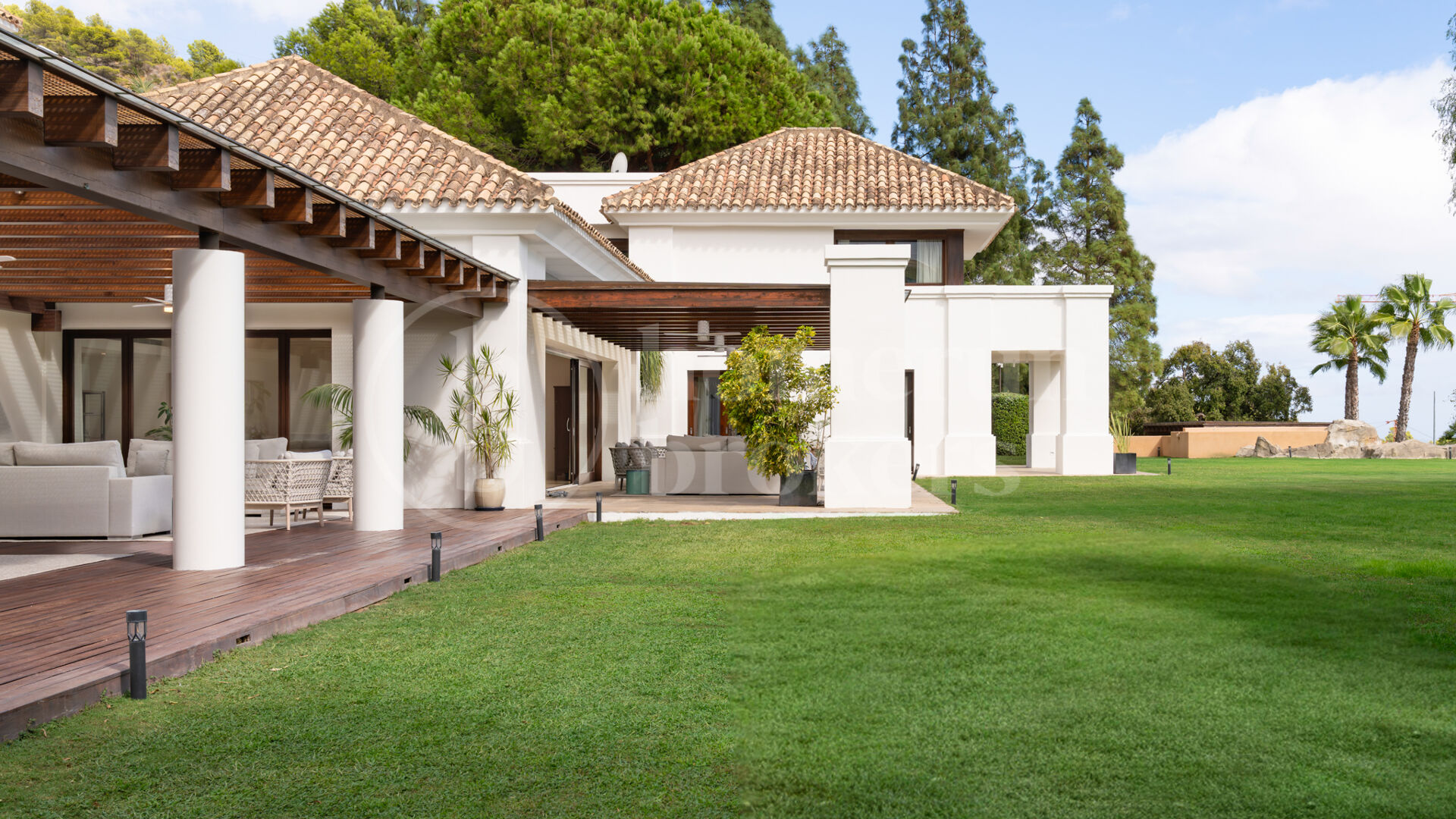 Villa Cascada de Camojan - Remarkable Estate in Gated Community