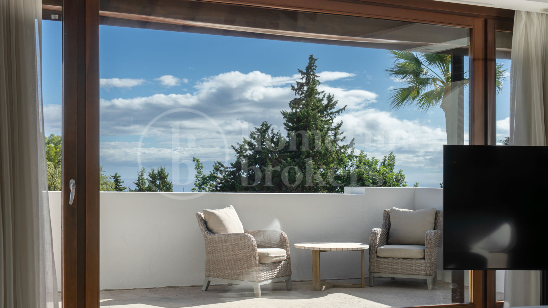 Villa Cascada de Camojan - Remarkable Estate in Gated Community