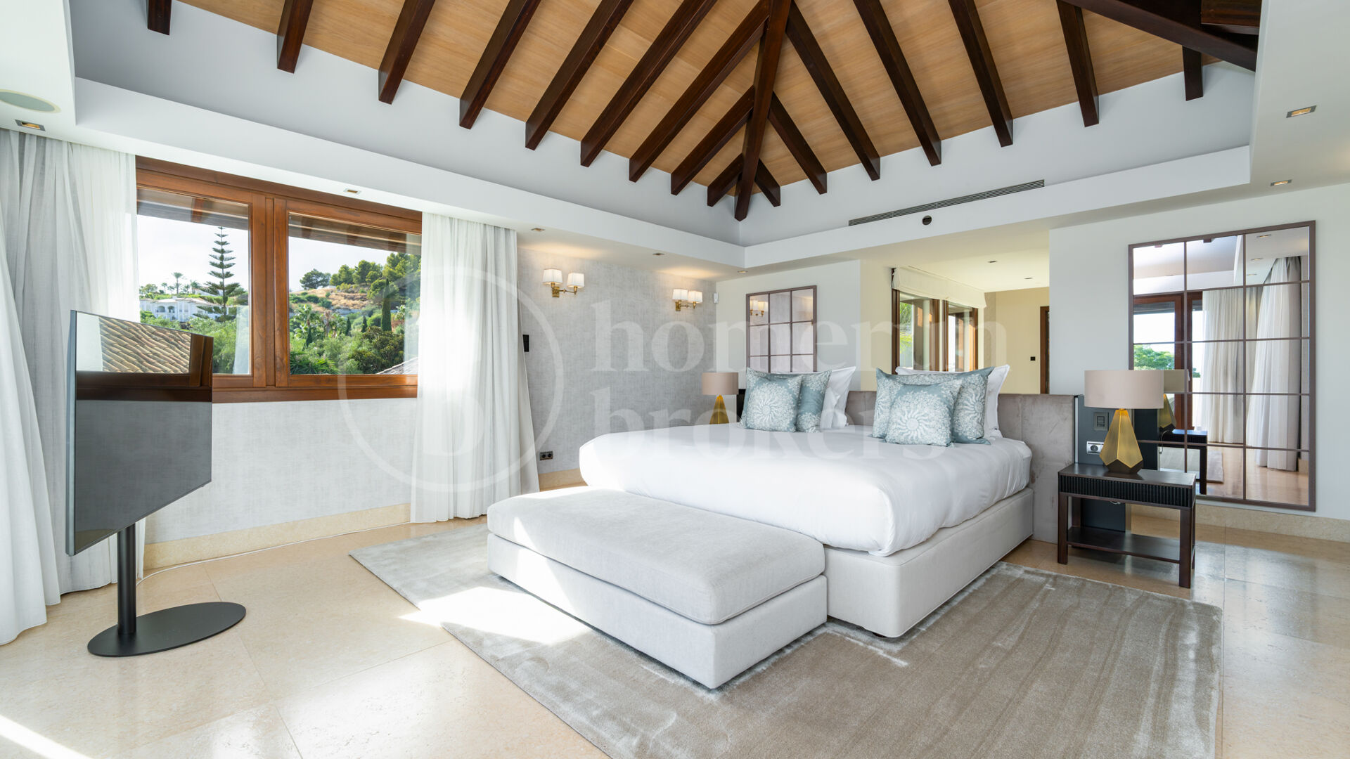 Villa Cascada de Camojan - Remarkable Estate in Gated Community