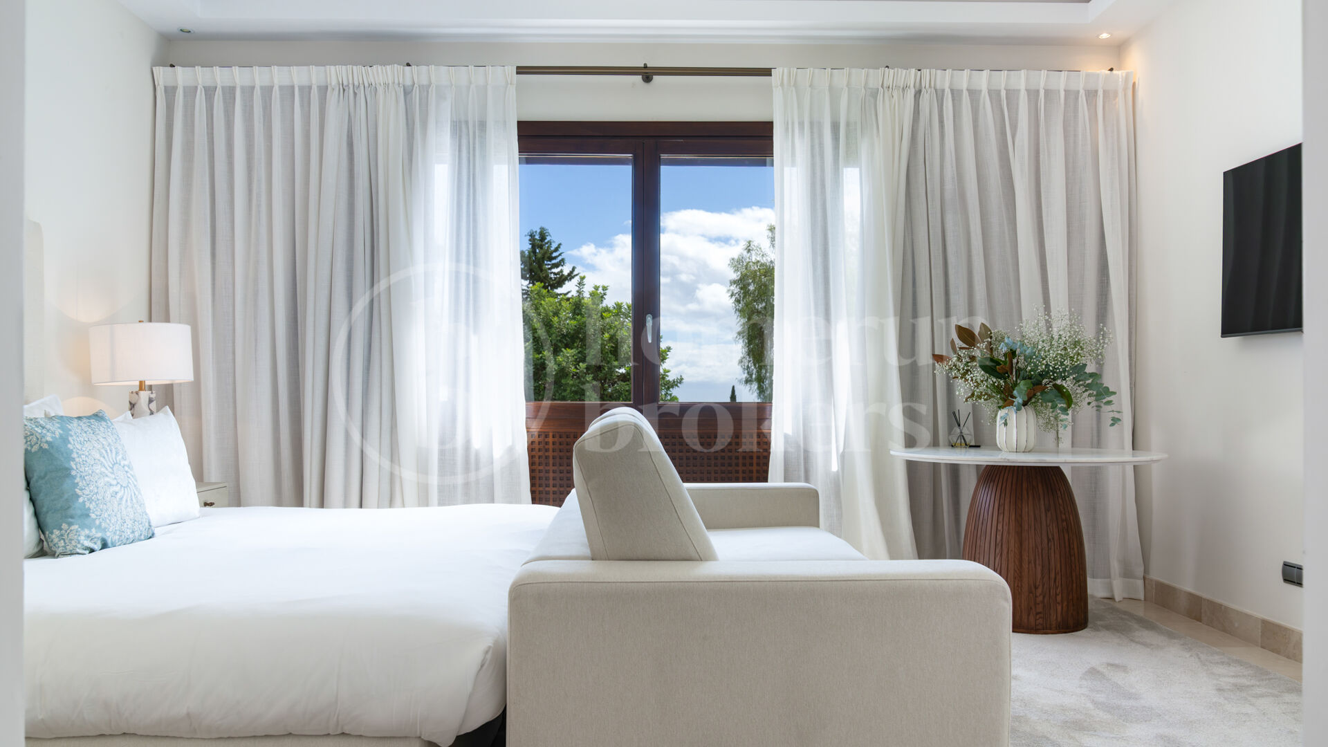 Villa Cascada de Camojan - Remarkable Estate in Gated Community