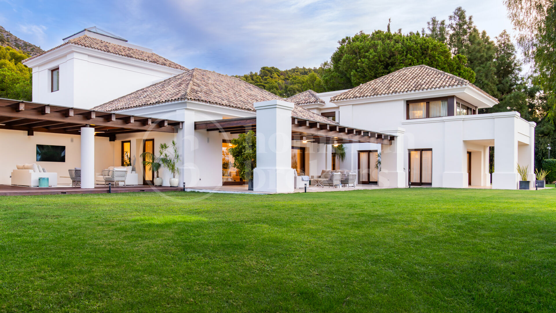 Villa Cascada de Camojan - Remarkable Estate in Gated Community