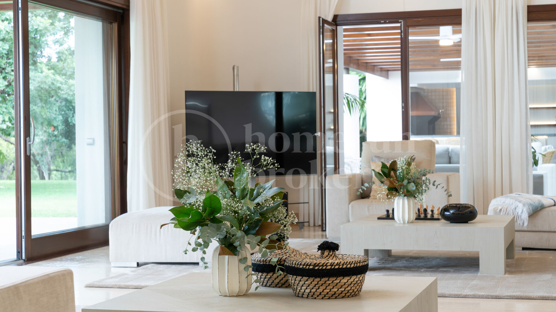 Villa Cascada de Camojan - Remarkable Estate in Gated Community