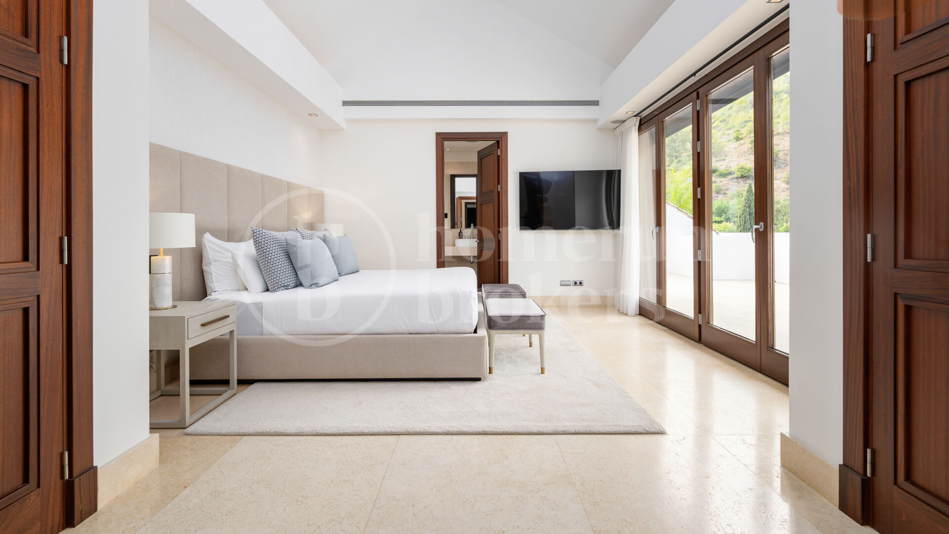 Villa Cascada de Camojan - Remarkable Estate in Gated Community