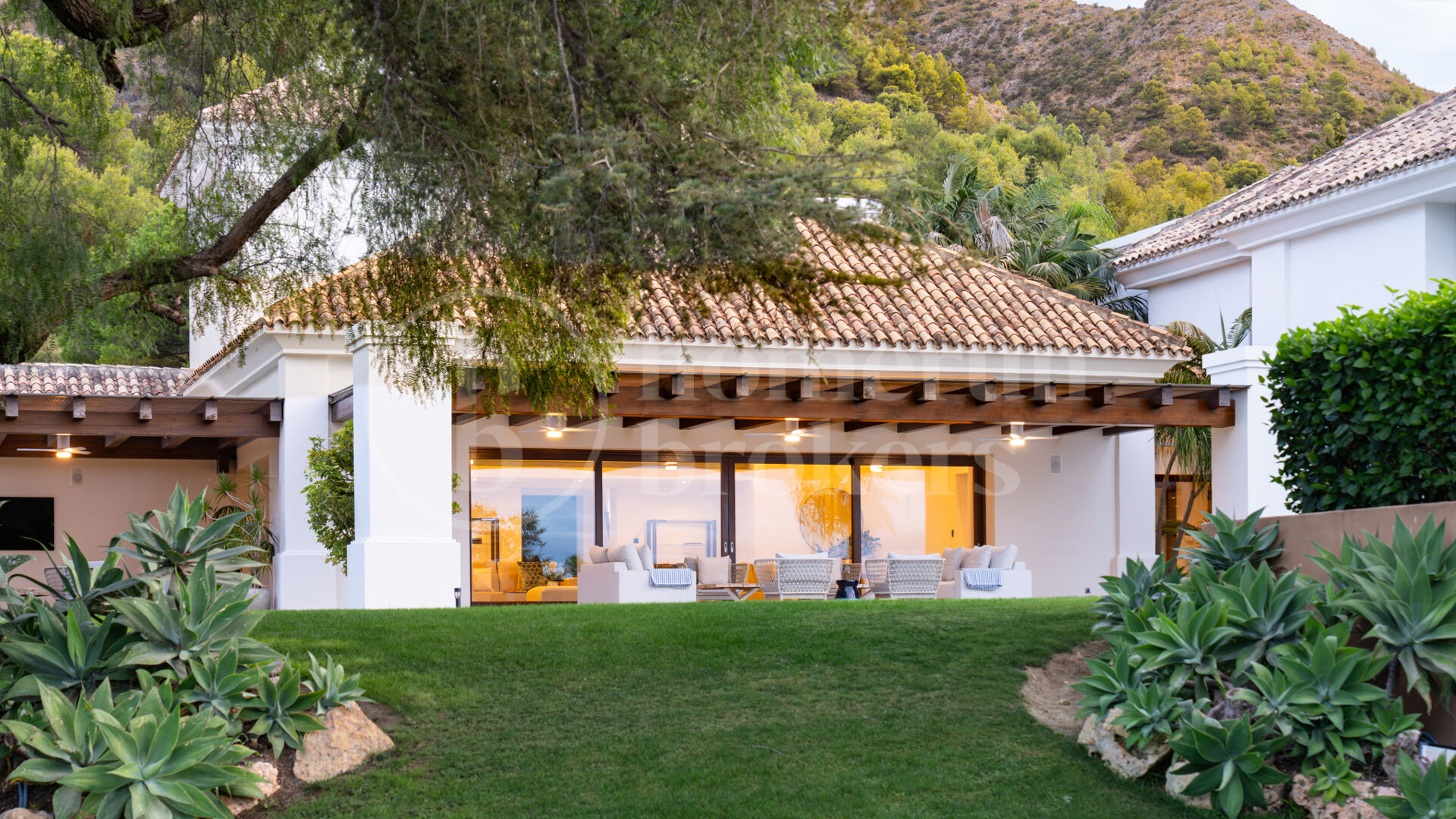 Villa Cascada de Camojan - Remarkable Estate in Gated Community