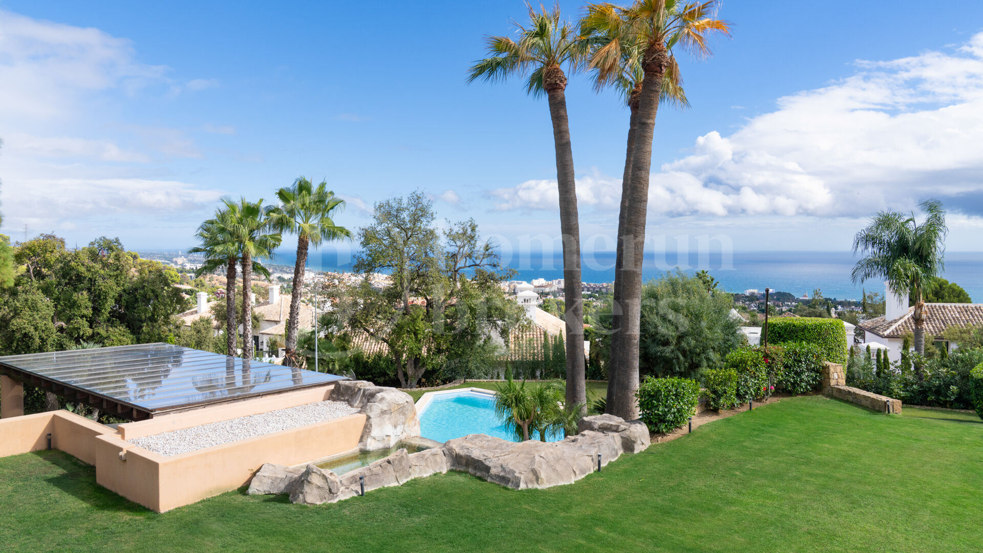 Villa Cascada de Camojan - Remarkable Estate in Gated Community