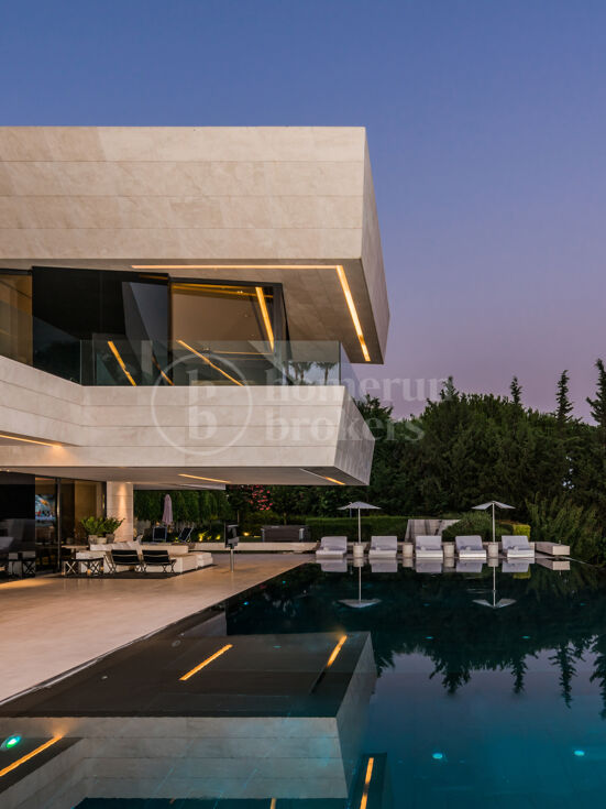 Extraordinary Luxury Villa with Sea Views in Cascada de Camoján