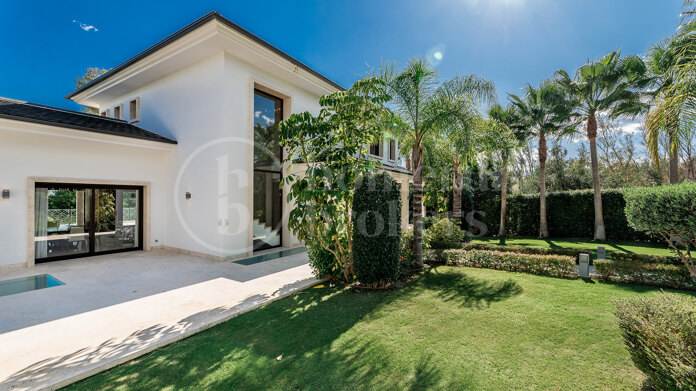 Villa Maria - Frontline Golf Property in Los Naranjos, Nueva Andalucia