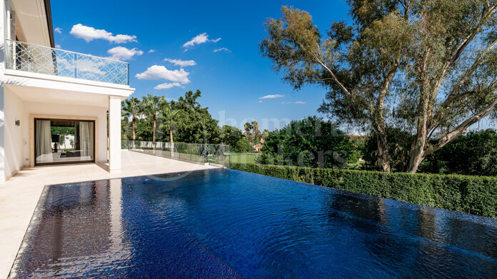 Villa Maria - Frontline Golf Property in Los Naranjos, Nueva Andalucia