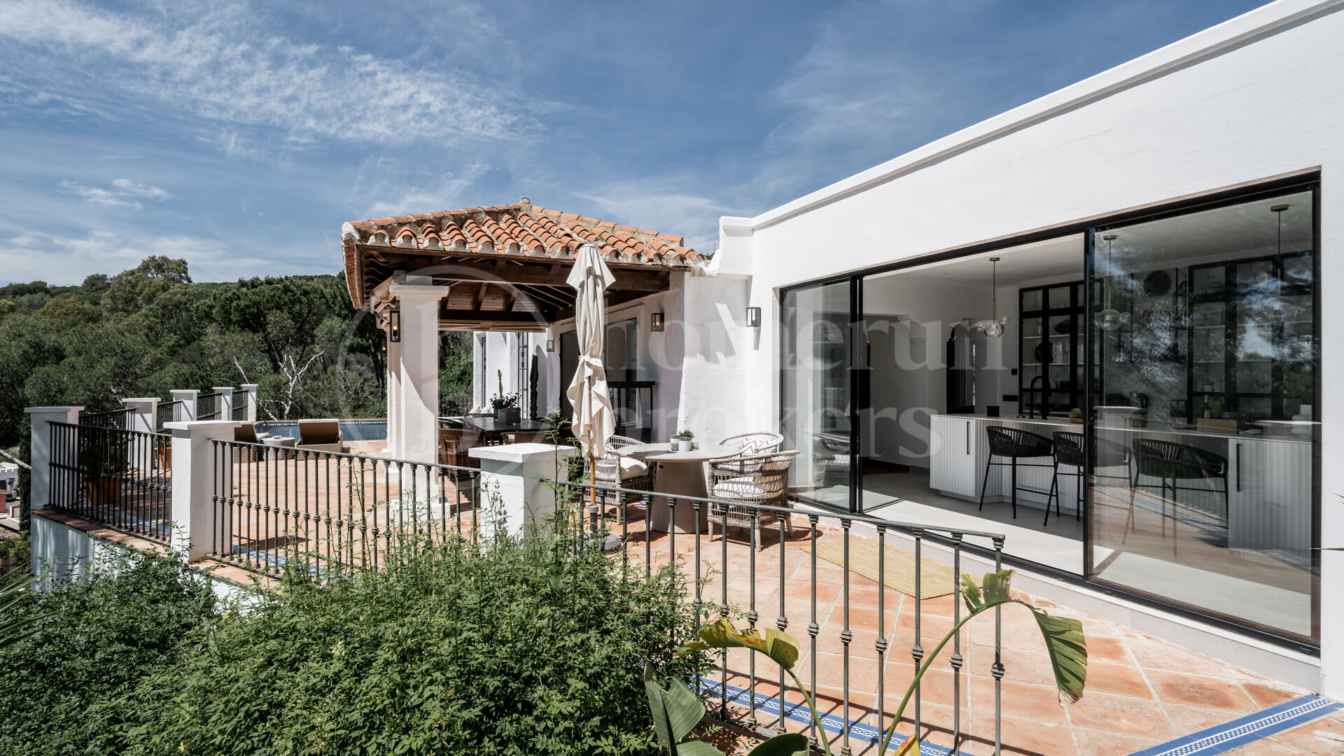 Madroñal 1- Andalusian Villa with Stunning Sea and Mountain Views