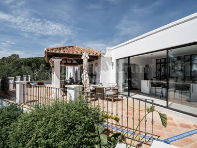 Madroñal 1- Andalusian Villa with Stunning Sea and Mountain Views