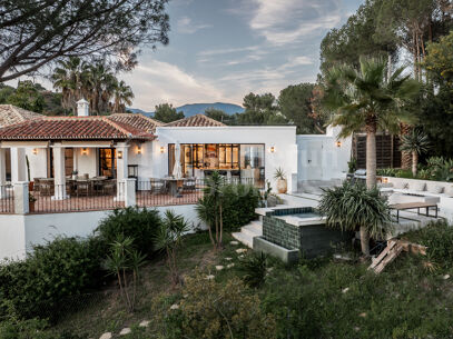 Madroñal 1- Andalusian Villa with Stunning Sea and Mountain Views
