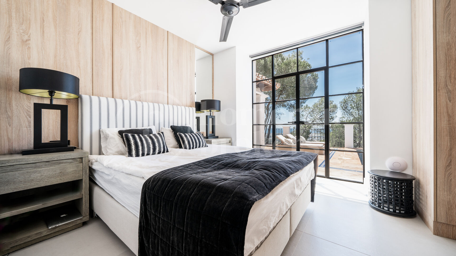 Madroñal 1- Andalusian Villa with Stunning Sea and Mountain Views