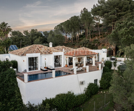 Madroñal 1- Andalusian Villa with Stunning Sea and Mountain Views