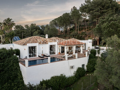 Madroñal 1- Andalusian Villa with Stunning Sea and Mountain Views