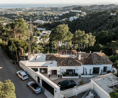 Madroñal 1- Andalusian Villa with Stunning Sea and Mountain Views