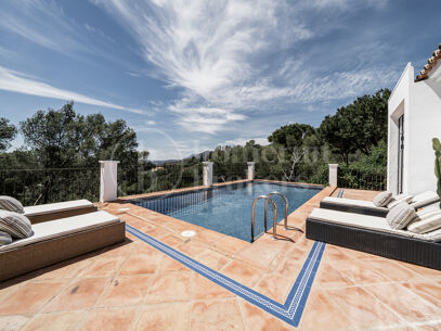 Madroñal 1- Andalusian Villa with Stunning Sea and Mountain Views
