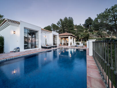 Madroñal 1- Andalusian Villa with Stunning Sea and Mountain Views