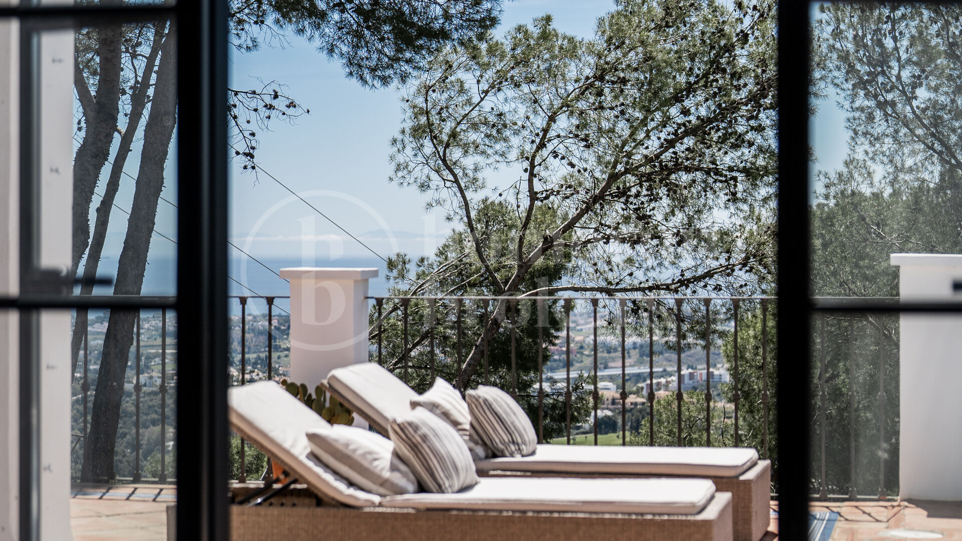 Madroñal 1- Andalusian Villa with Stunning Sea and Mountain Views