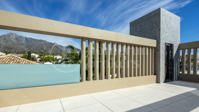 Casa Max - Sustainable Modern Masterpiece with Sea Views in Casa Blanca Marbella