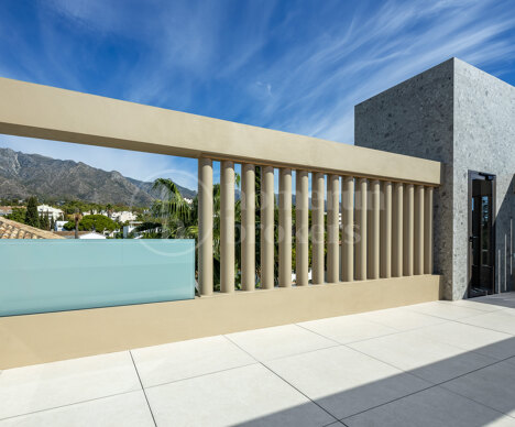 Casa Max - Sustainable Modern Masterpiece with Sea Views in Casa Blanca Marbella