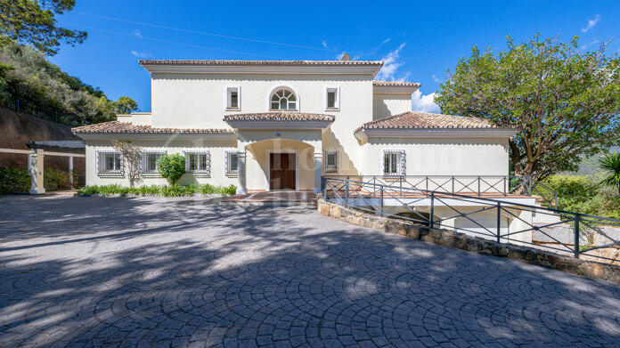 Villa La Carrasca - Family Villa with Lake Views in Istan