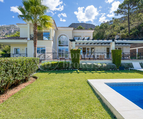 Villa La Carrasca - Family Villa with Lake Views in Istan