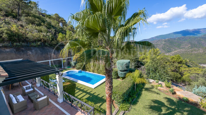 Villa La Carrasca - Family Villa with Lake Views in Istan