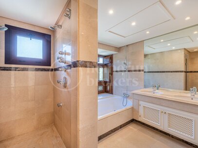 Alzambra Hill Club - Lyxig 3-sovrums duplex takvåning i Marbella