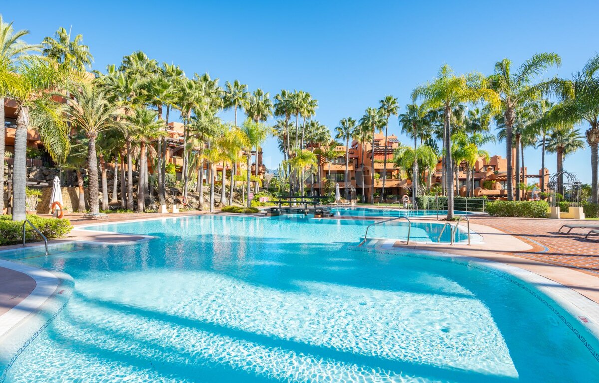 Duplex Penthouse La Alzambra Hill Club, Nueva Andalucia