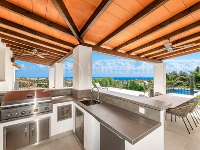 Villa Vista - Andalusian gem with Panoramic Sea & Mountain Views