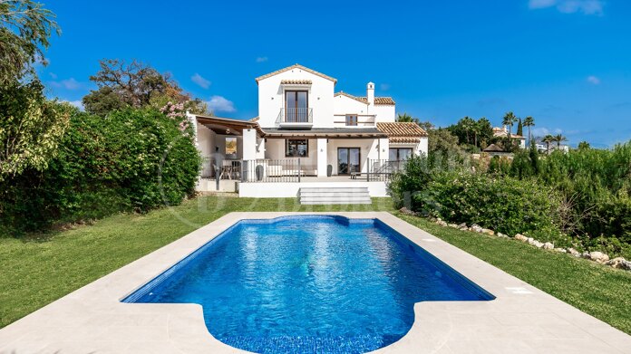 Villa Vista - Andalusian gem with Panoramic Sea & Mountain Views