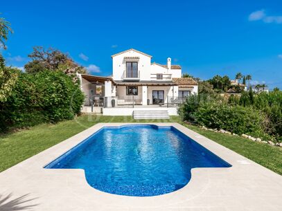 Villa Vista - Andalusian gem with Panoramic Sea & Mountain Views